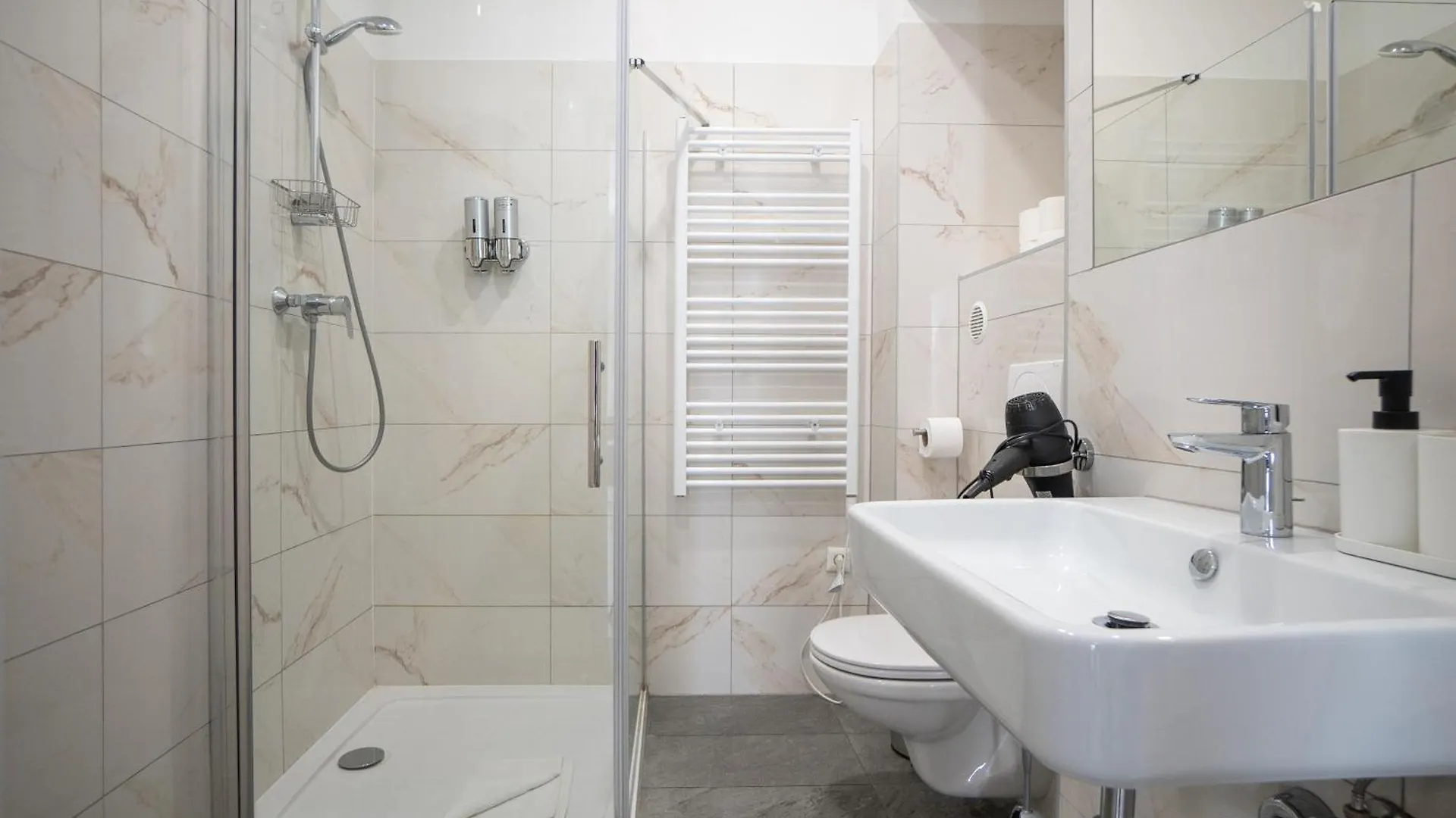 Beautiful New Apartment Near City Center Wiedeń