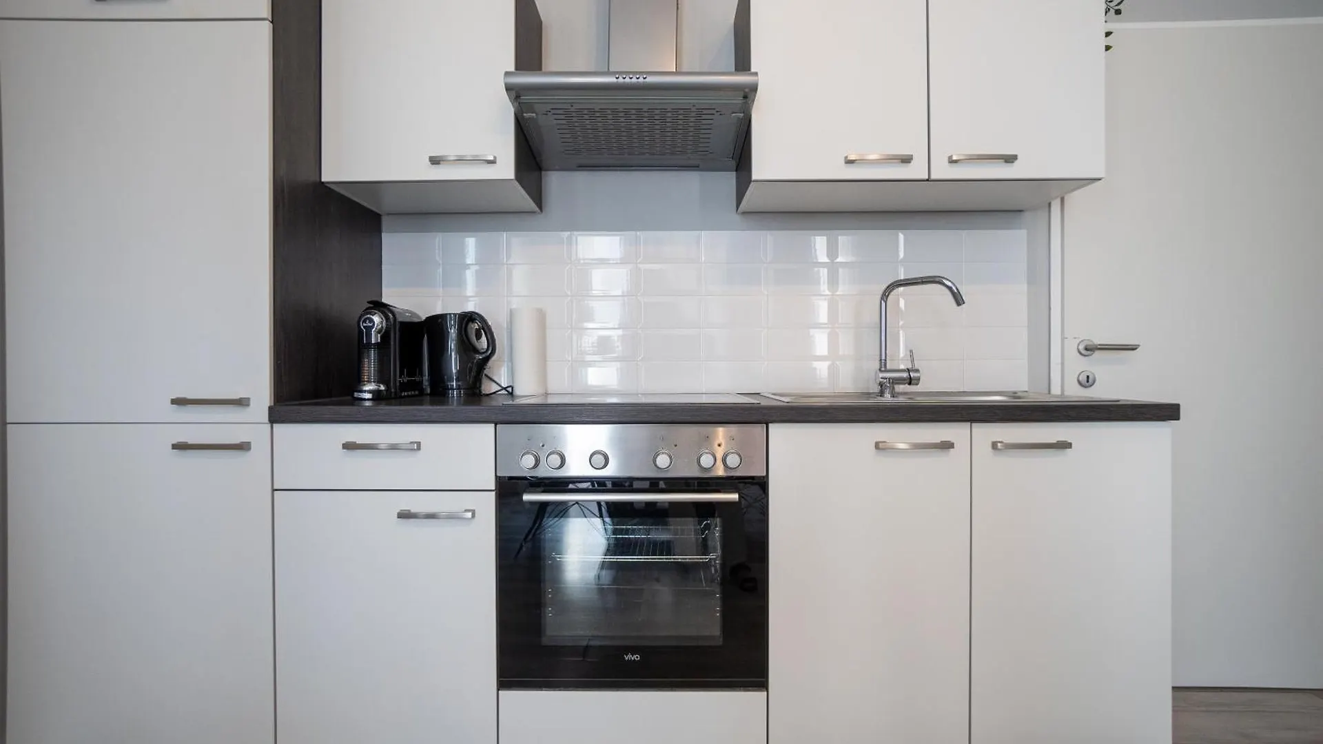 Beautiful New Apartment Near City Center Vienne