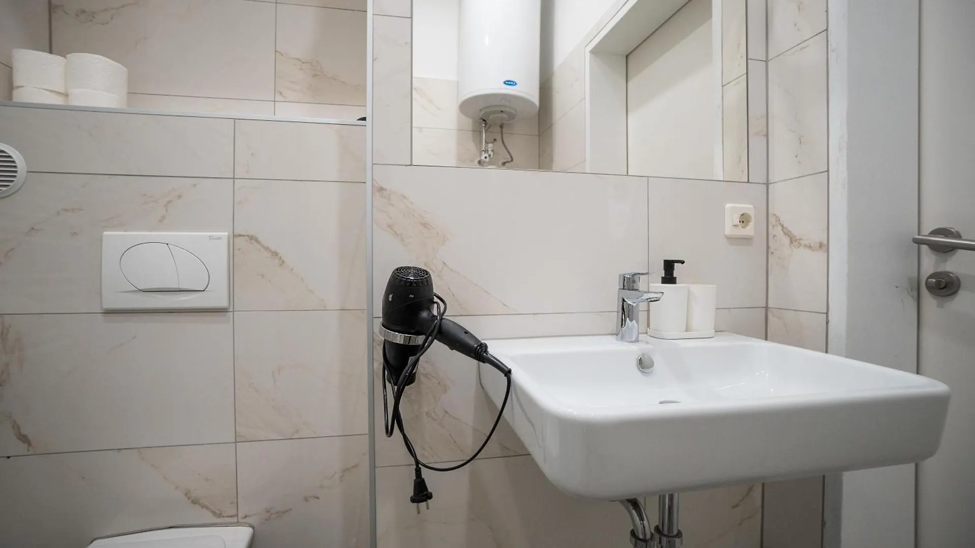 Beautiful New Apartment Near City Center Wiedeń
