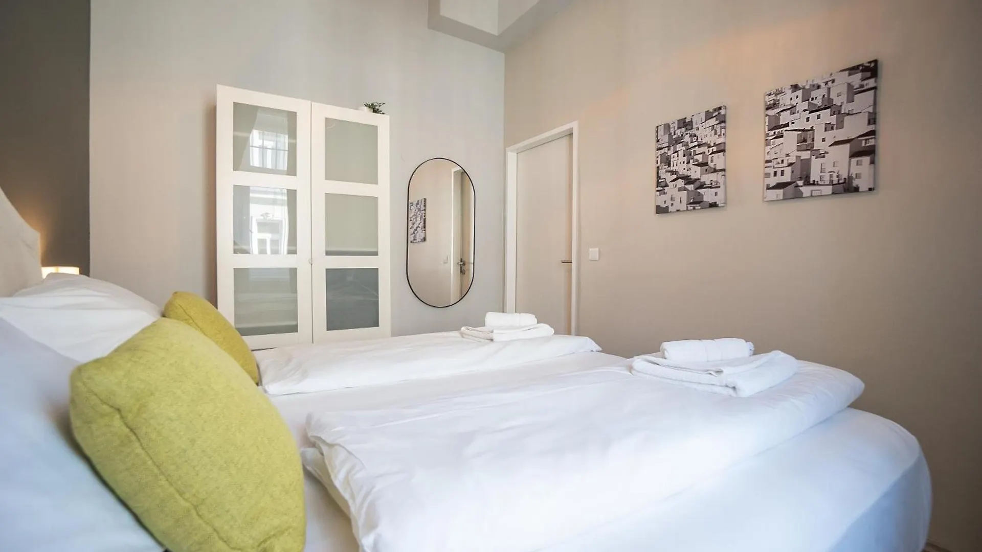 Beautiful New Apartment Near City Center Vienne