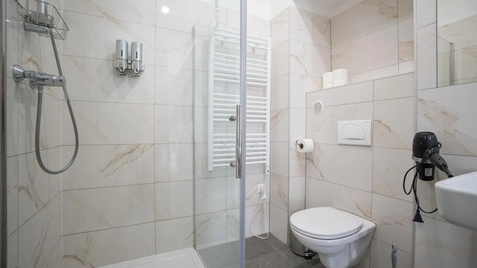 Beautiful New Apartment Near City Center Wiedeń Austria