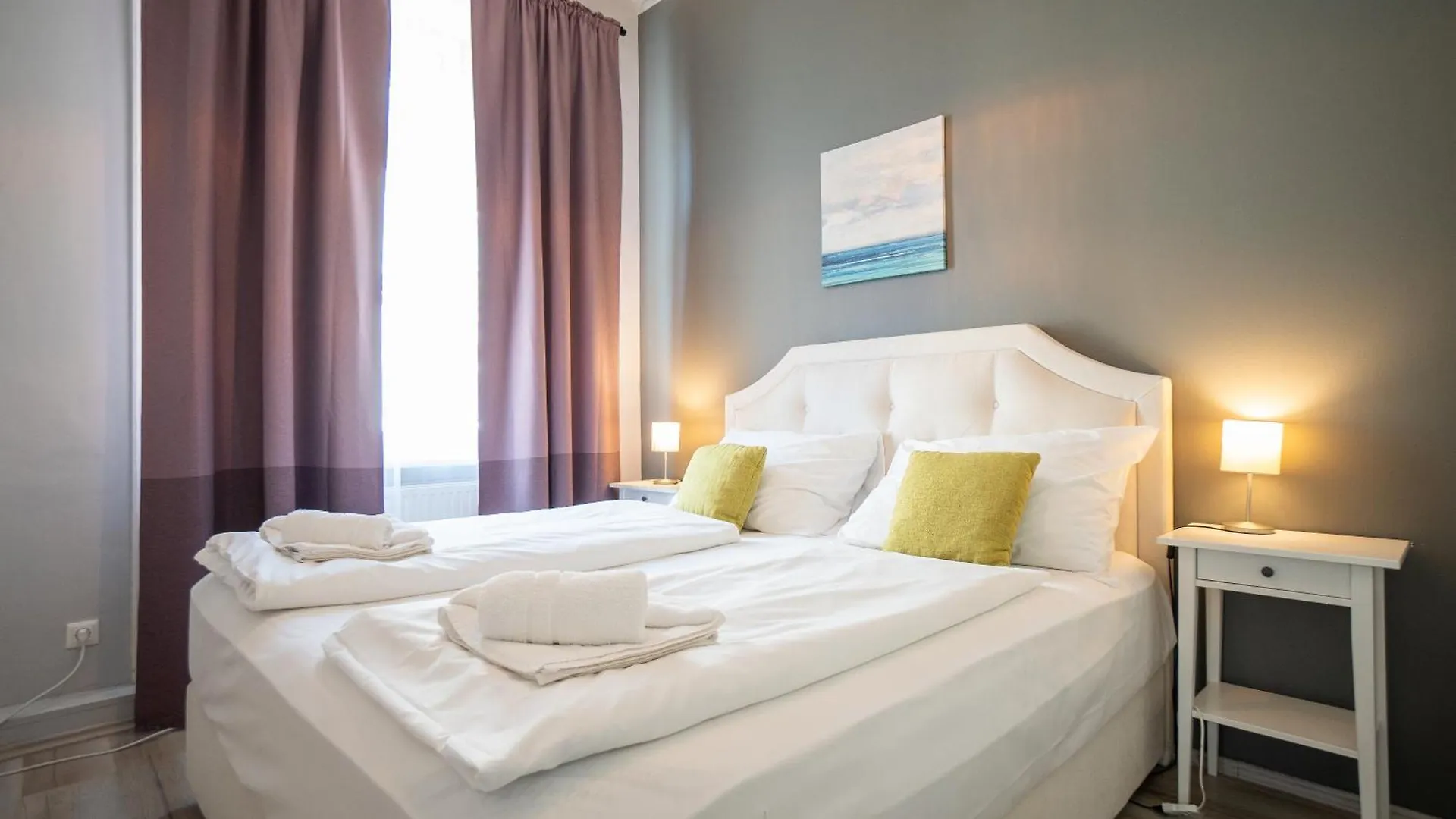 Beautiful New Apartment Near City Center Vienne