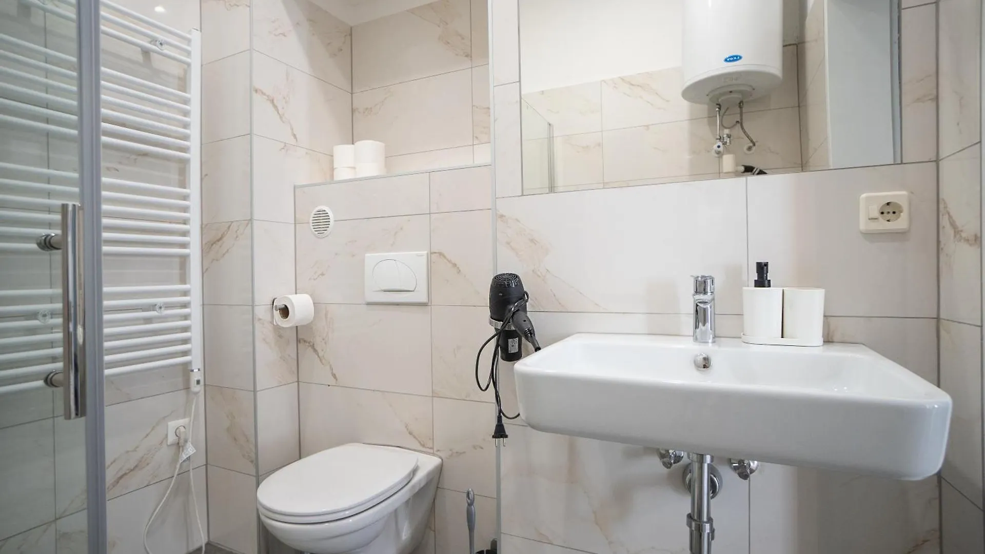 Beautiful New Apartment Near City Center Vienne
